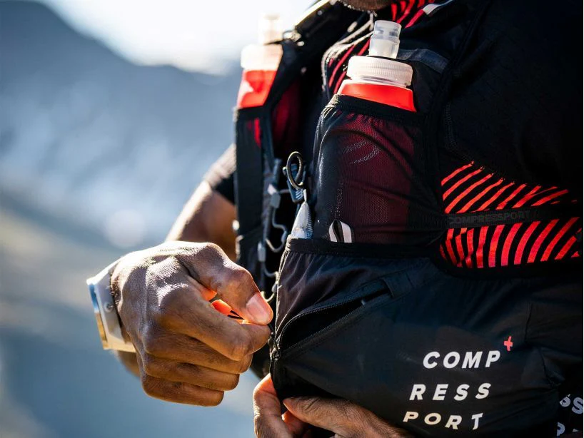 COMPRESSPORT Unisex's UltRun S Pack Evo 10 - Black - Image 6